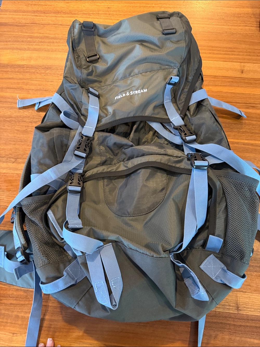 Never used Field & Stream internal frame hiking pack 1871 65L Pack